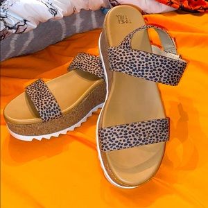 Platform sandals